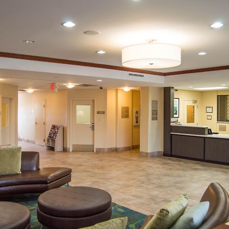 Candlewood Victoria By Ihg Экстерьер фото