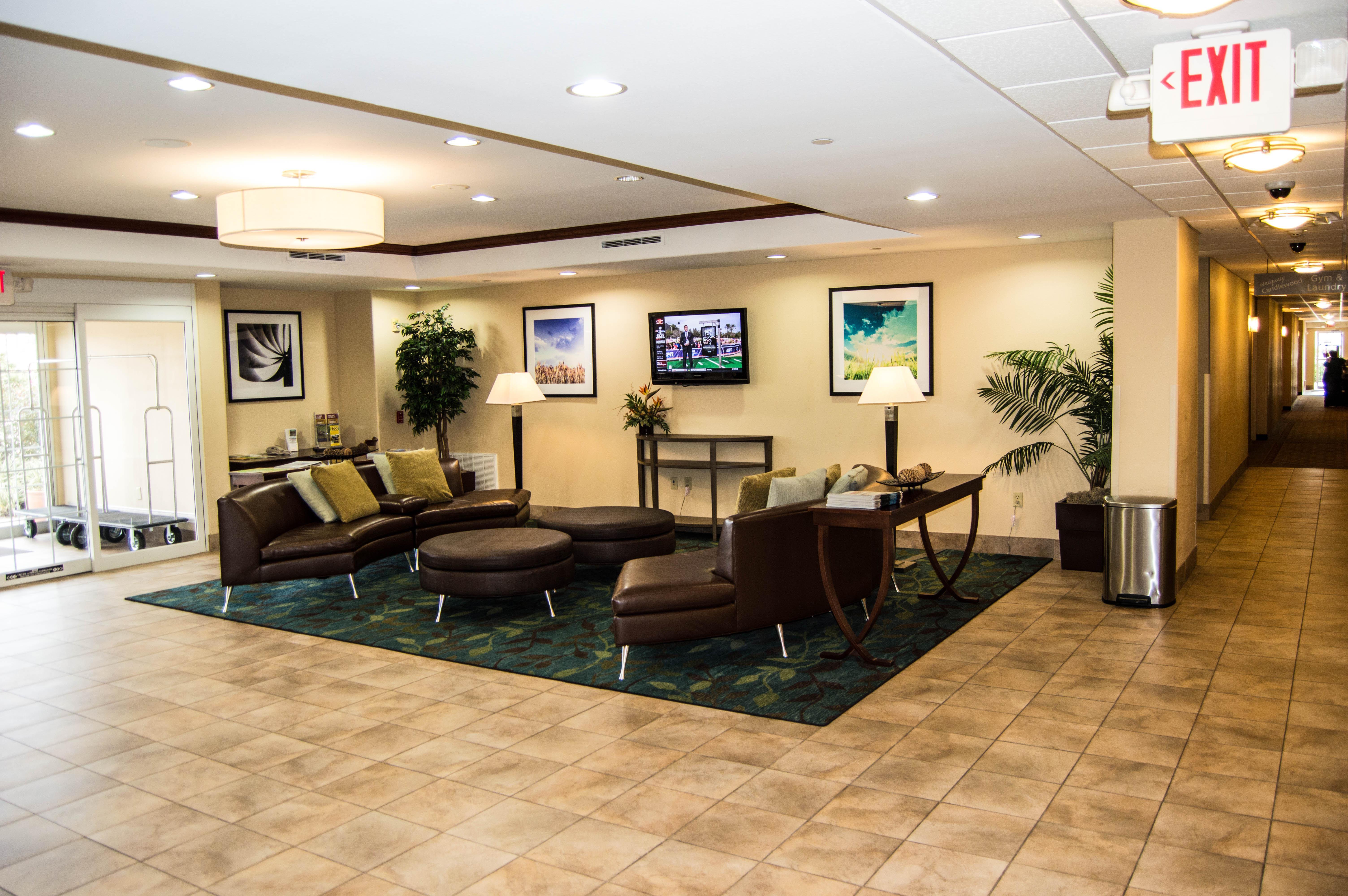 Candlewood Victoria By Ihg Экстерьер фото
