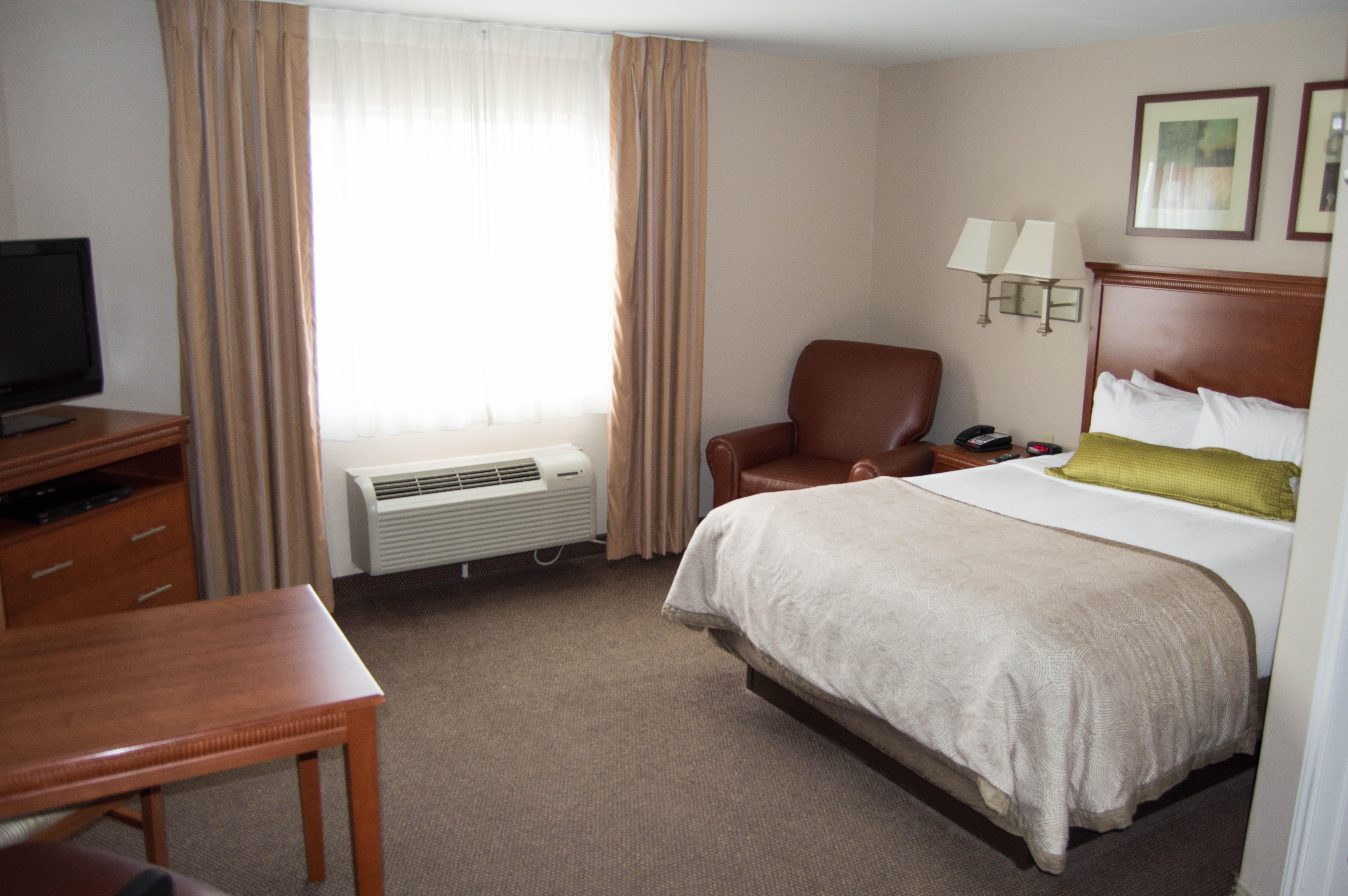 Candlewood Victoria By Ihg Экстерьер фото