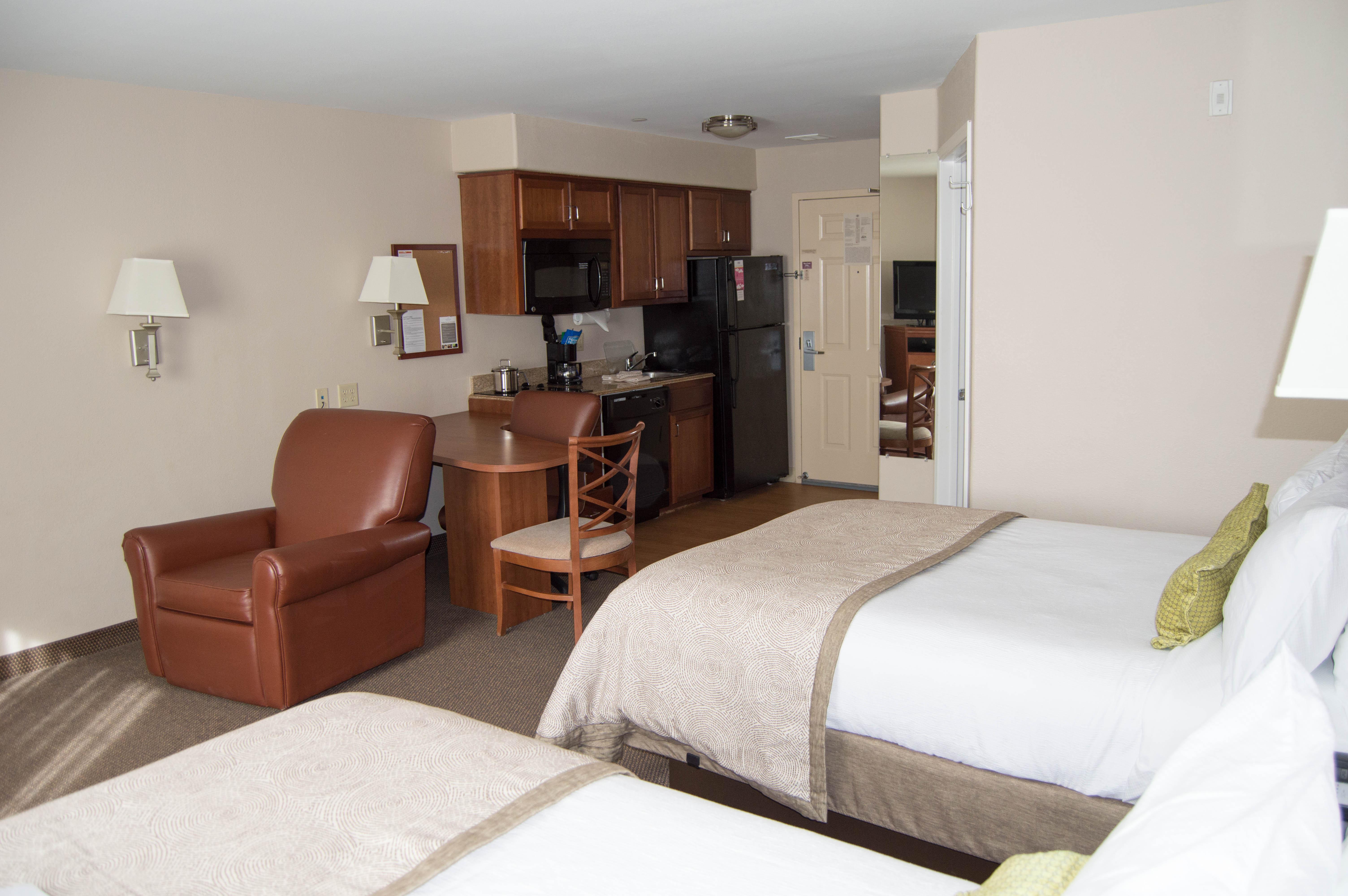 Candlewood Victoria By Ihg Экстерьер фото