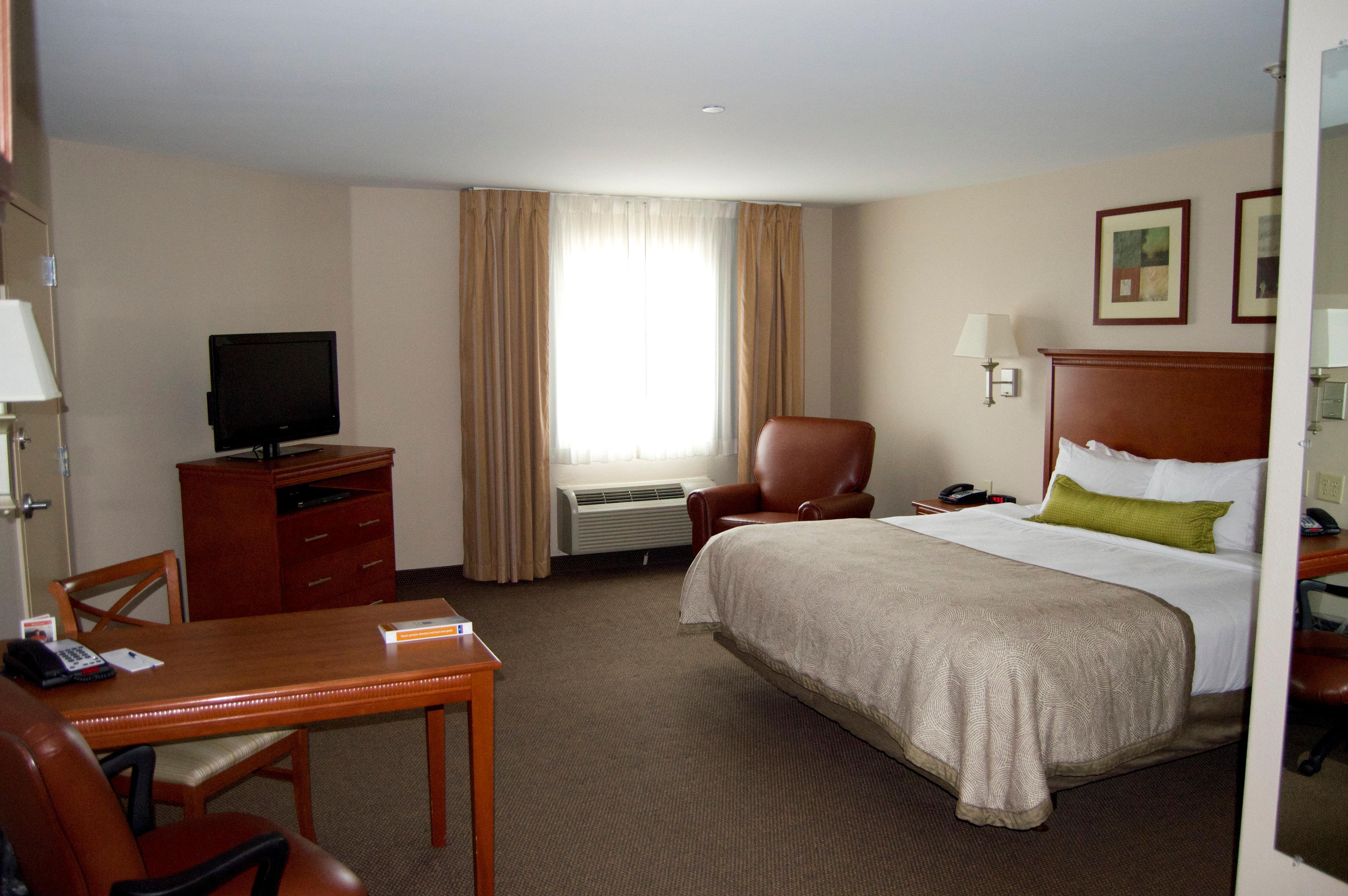 Candlewood Victoria By Ihg Экстерьер фото