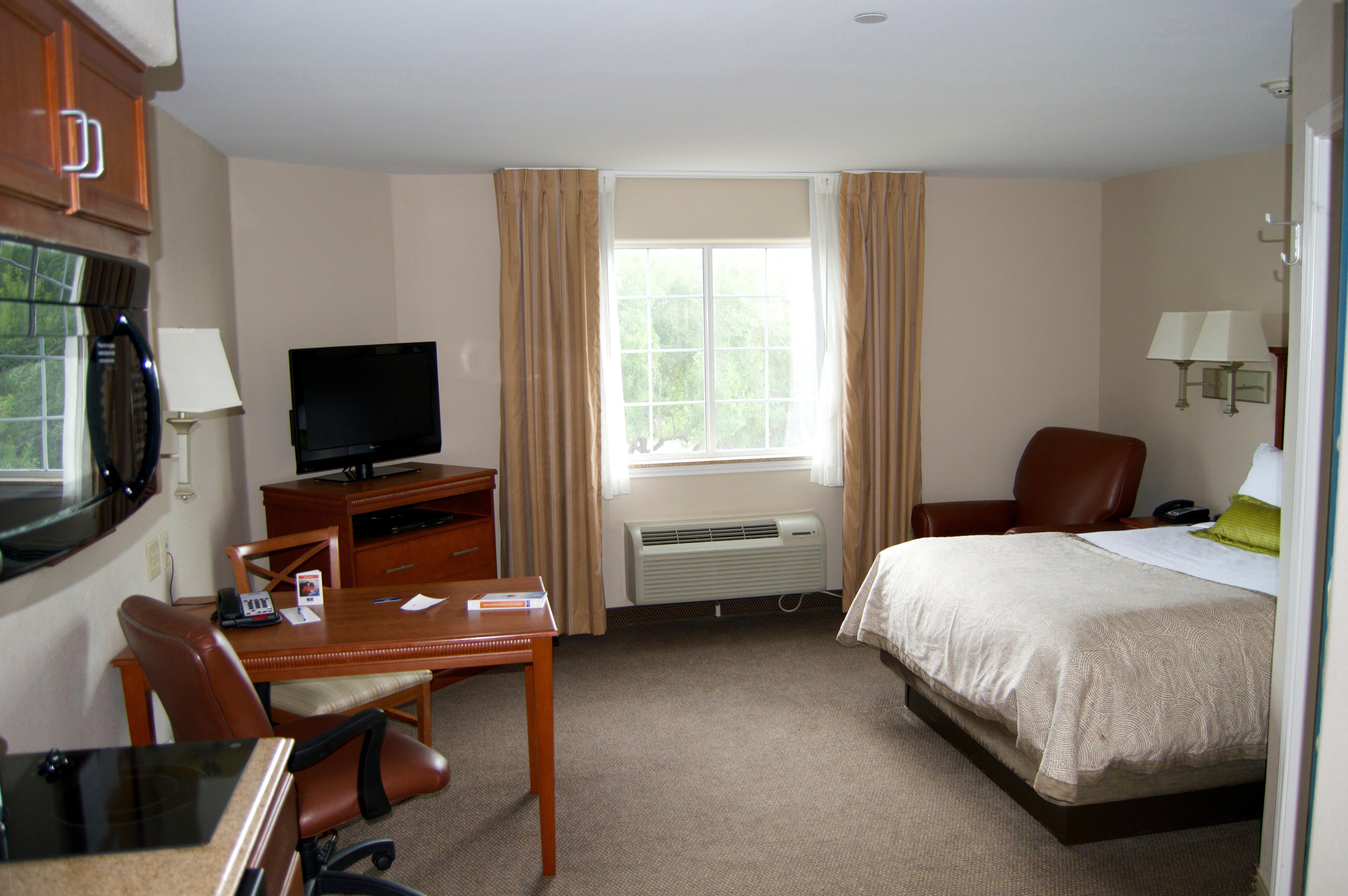 Candlewood Victoria By Ihg Экстерьер фото