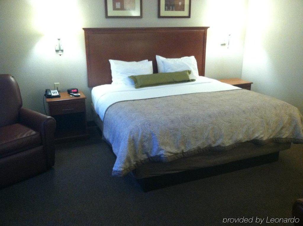 Candlewood Victoria By Ihg Экстерьер фото